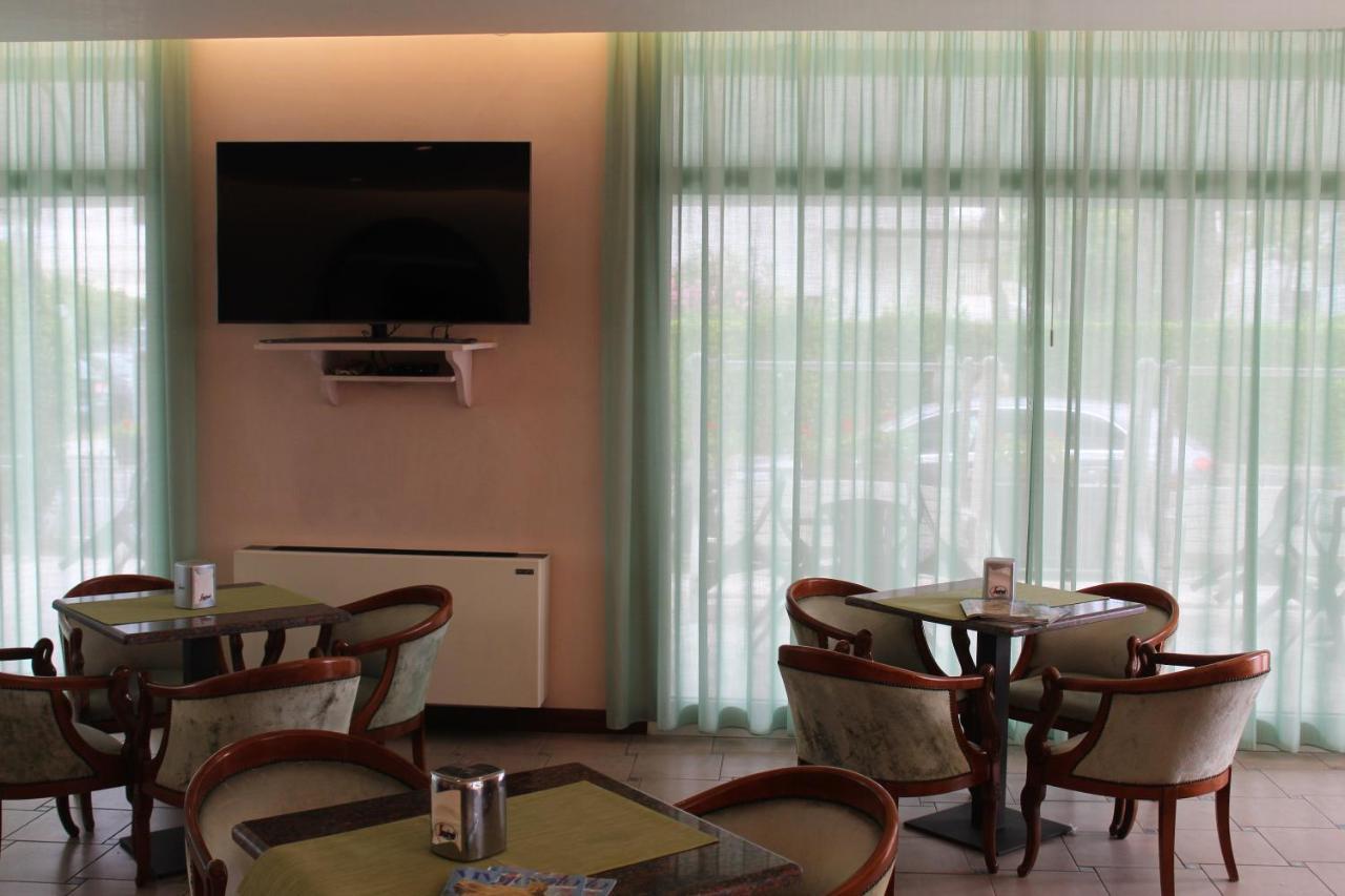 Hotel Palme Park & Beach Included Τζεσόλο Λίντο Εξωτερικό φωτογραφία